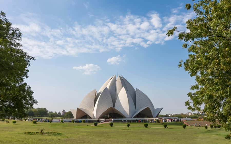 Full Day Tour of Old & New Delhi with India Iconic Red fort - Mughlai Food as Part of the Delhi Experience