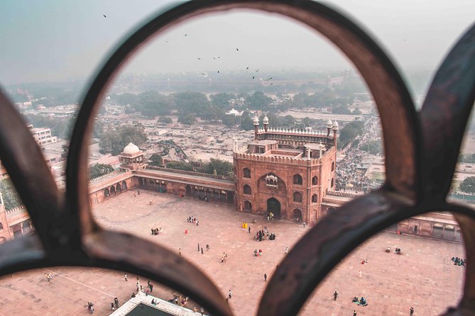 Guided 3‑hour rickshaw ride through Old Delhi with transfers - Gurudwara Sis Ganj Sahib and the meaning of langar