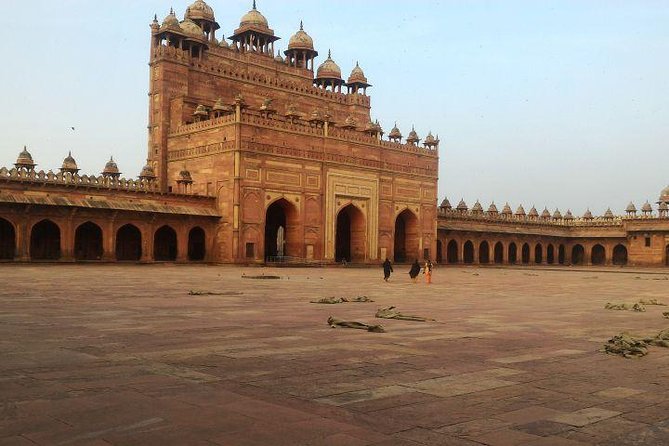 Guided Day Trip from Delhi to Agra & Fatehpur Sikri - Guides, names, and the value of a private format