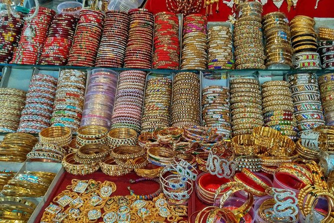 Half Day Delhi Shopping Tour With Shopping Consultant - The guide makes a major difference