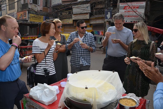 Half-Day Food Tour with Cycle Rickshaw ride to Masterji Kee Haveli - Who should book this experience