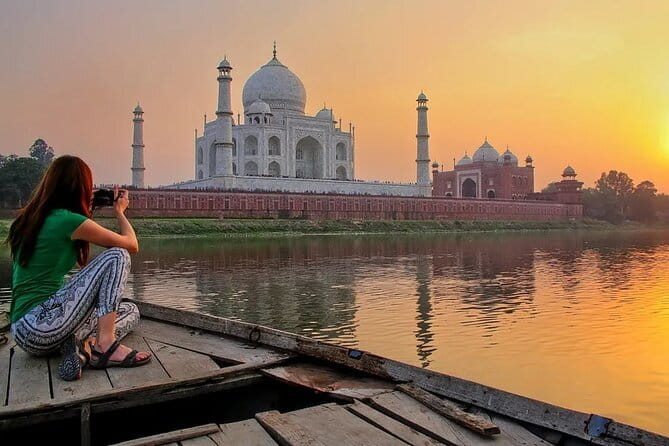 Half-Day Private Walking Tour of Old Delhi - Cloth, sarees and the old city’s specialist trades