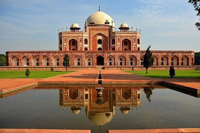 Heritage Tour in Delhi - India Gate and the formal face of New Delhi
