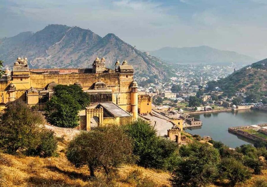 Jaipur Private Day Trip with Monument Tickets from New Delhi - Lunch at a Rajasthani restaurant
