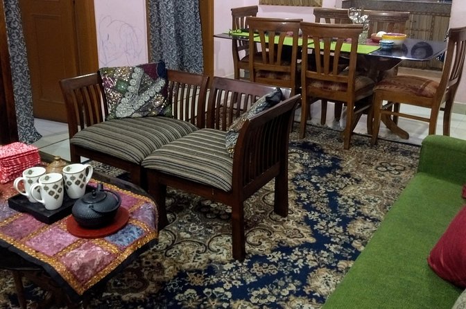 Learn 5-6 & Eat 9-10 Veg & Non-Veg Authentic Dish in a Delhi Home - Tea, pakora, chaat, and a proper start