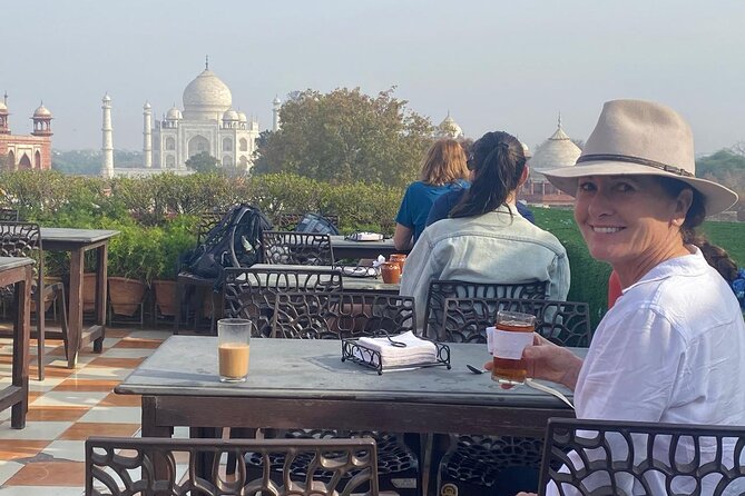 Luxury Taj Mahal by super fast train from Delhi all inclusive - The guide and the pace of the day