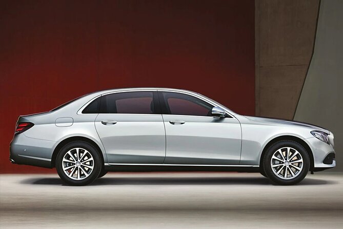 Luxury Taj Mahal Tour by Mercedes - BMW - Audi - Arriving at the Taj Mahal around 10:00 AM