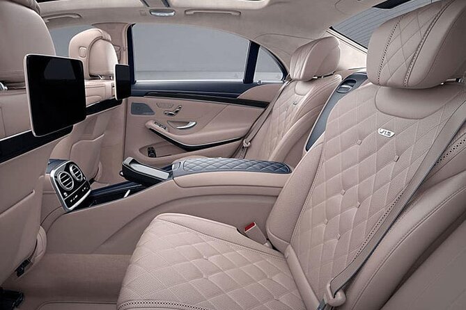 Luxury Taj Mahal Tour by Mercedes - BMW - Audi - What your English-speaking guide adds
