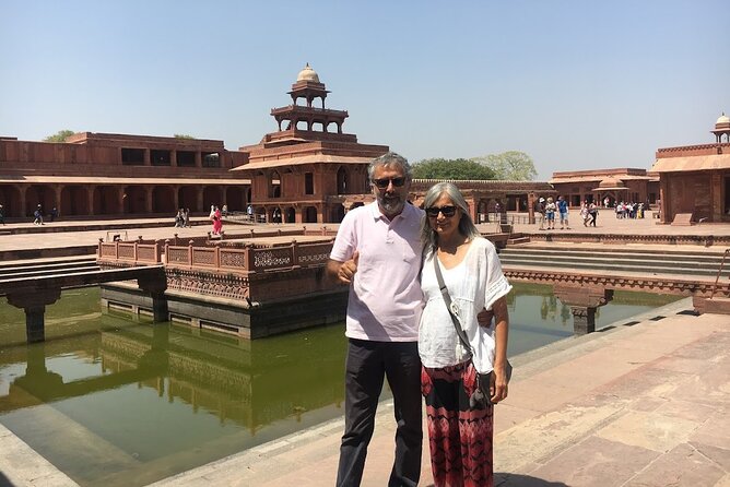 Luxury Taj Mahal Tour By SUPERFAST Train From Delhi - Lunch at a five-star hotel or local restaurant