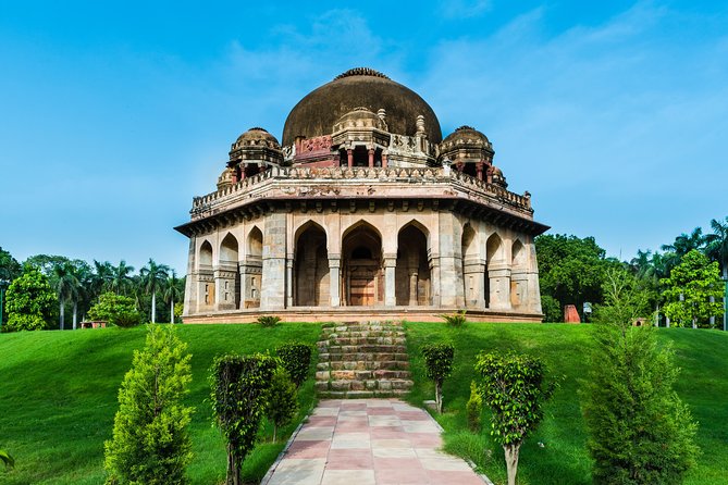 Mughal Heritage Tour Including Lodhi Garden, Humayun Tomb and Akshardham Temple - Lodhi Garden, Delhi’s quiet pause