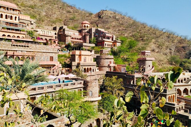 Neemrana Fort visit with Lunch From Delhi - Why Neemrana Fort makes a memorable day from Delhi