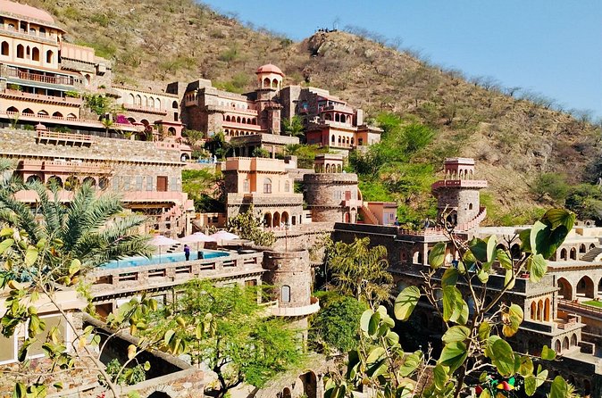 Neemrana Fort visit with Lunch From Delhi - What the private format changes