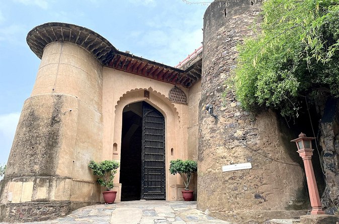 Neemrana Fort visit with Lunch From Delhi - Who should take this Neemrana day trip?