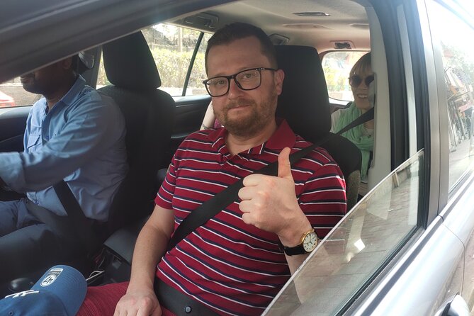 New Delhi Airport to Hotel Transfer Private Shuttle Sedan & SUV - The 30 to 35 minute ride into Delhi