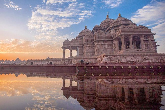 New Delhi: Akshardham Evening Tour with Light & Water Show - Sahajanand Darshan presents values through exhibits
