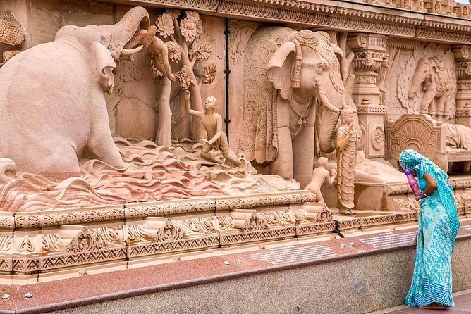 New Delhi: Akshardham Evening Tour with Light & Water Show - What the $38.89 price includes