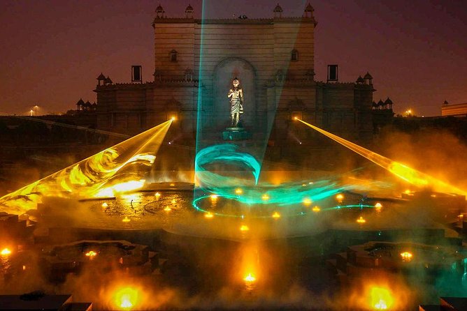 New Delhi: Akshardham Evening Tour with Light & Water Show - The temple’s carved stonework sets the tone