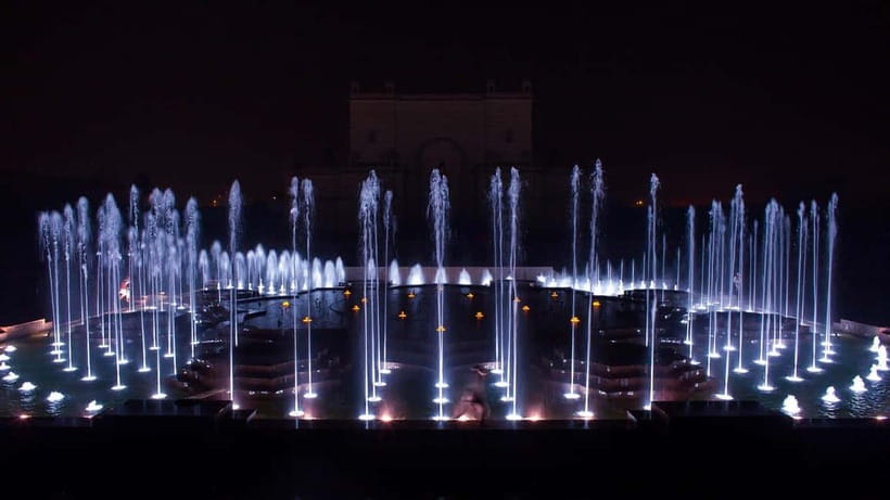 New Delhi: Akshardham Exhibition, Light & Water Show Tour - Chandni Chowk offers a quick taste of old Delhi
