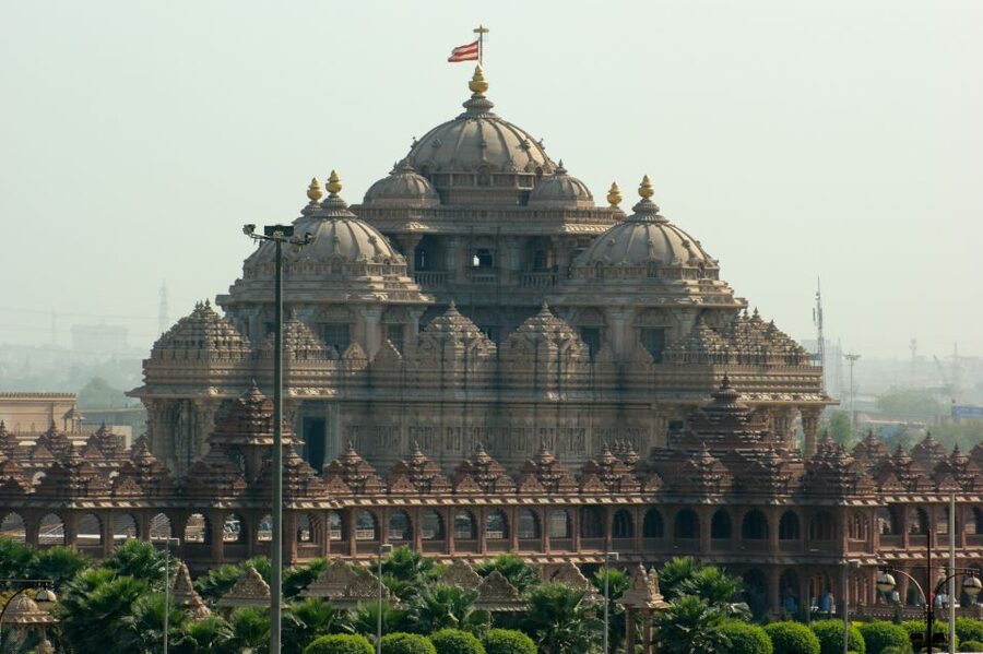 New Delhi: Akshardham Temple Tour with Water and Light Show - Timing, traffic, and the three to five hours