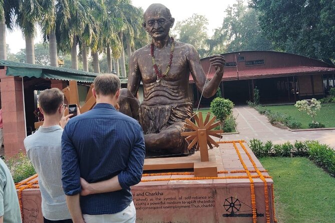 New Delhi and Old Delhi Tour Full Day - Lunch before the New Delhi monuments