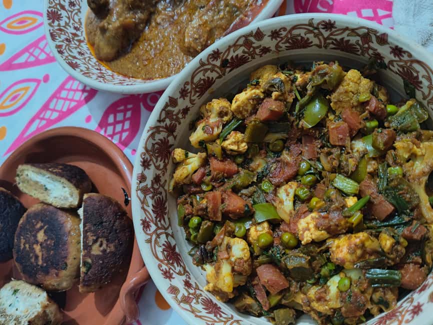 New Delhi: Full-Day Cooking Class learn 8 dishes with Locals - Masala chai, pakoras, and a street snack around 4:30 PM
