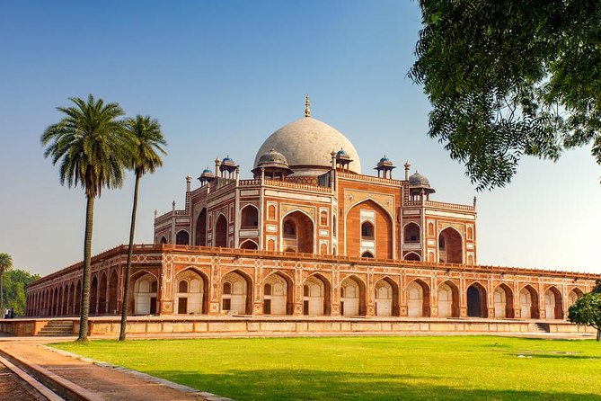 New Delhi Half-day Tours - A fast route through two very different Delhis