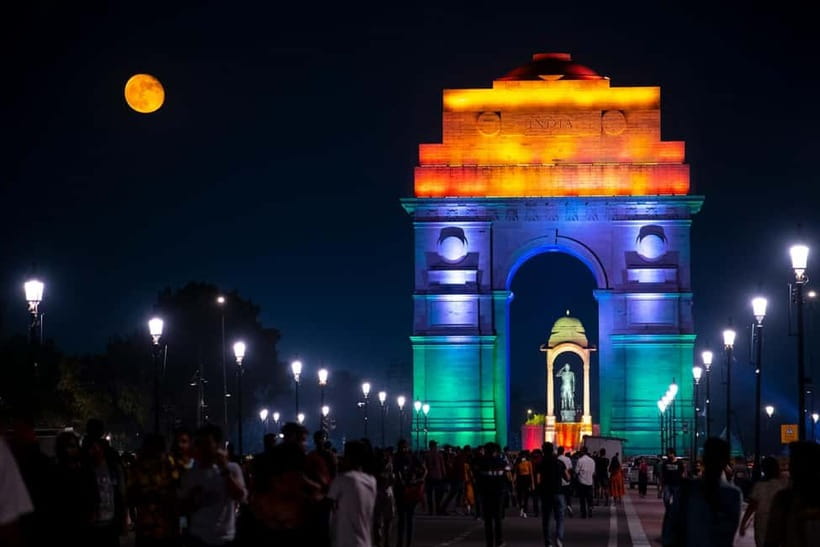 New Delhi : Night View of Delhi Tour - 4 Hrs - Rashtrapati Bhavan and Parliament from the road
