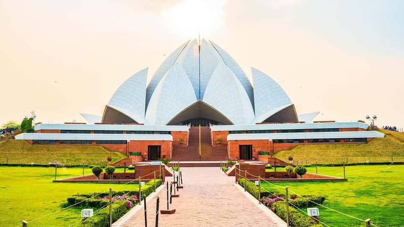 New Delhi & Old Delhi Private Guided Tour For 4-8 Hours - India Gate and the government district