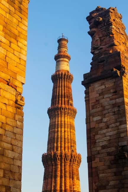 New Delhi: Qutub Minar Light & Sound Show Tour - Dinner after the monument