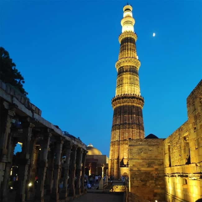 New Delhi: Qutub Minar Light & Sound Show Tour - A private car makes the evening easier