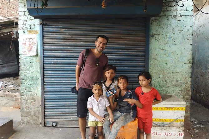 New Delhi Slum Walking Tour - Walking through Zakhira’s lanes