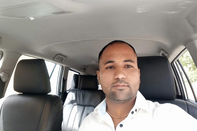 New Delhi to Agra Airport/Hotel – One-Way Cab Private Transfers - What the three-hour ride feels like