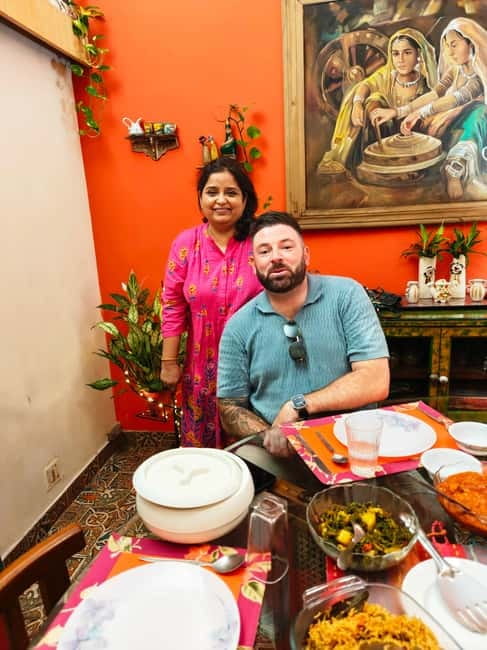 New Delhi: Traditional Indian Cooking Class & Market Visit - Chai, introductions, and a menu built around you