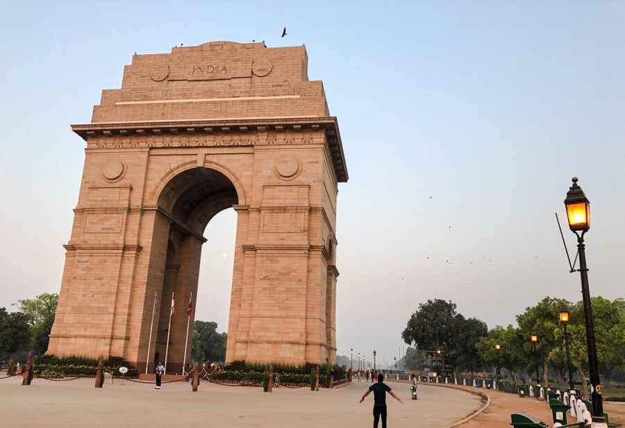 New Delhi: Walking Tour by Night - An ancient temple and smaller monuments