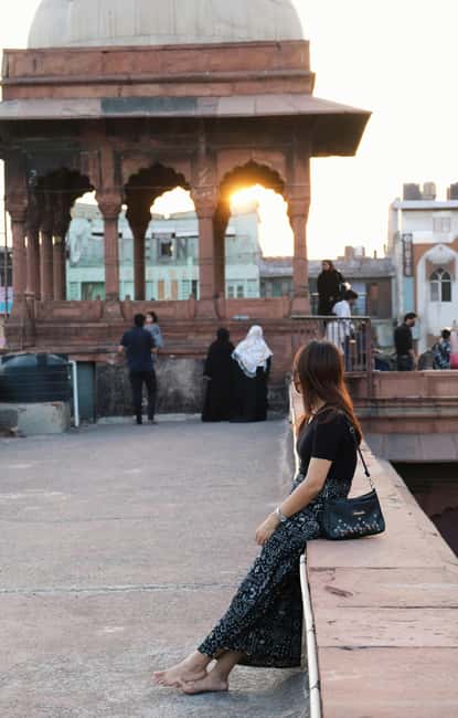 New & Old Delhi: Private Day Tour with Female Guide - The rickshaw ride is the right way to see the narrow lanes