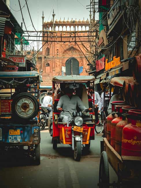 New & Old Delhi: Private Day Tour with Female Guide - Lunch and pacing require a quick check before booking