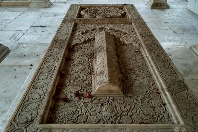 Nizamuddin Tour - Why Nizamuddin feels different from monument-hopping Delhi