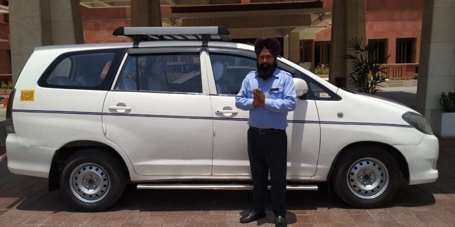 Old and New Delhi: 8-Hour Private City Tour - Your guide, driver, and the private-car advantage