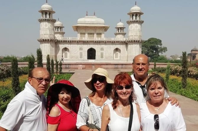 Old and New Delhi Delights Food, Culture and Heritage Tour - What the private format changes