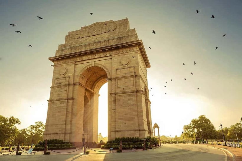 Old and New Delhi Private Full or Half Day Tour Upto 8 Hours - What the private car adds to the day