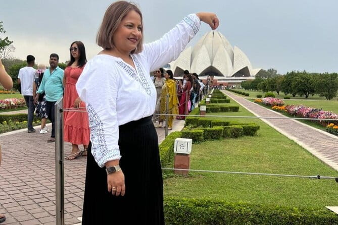 Old And New Delhi Private Guided Tour With Entrances- 8 Hours - Red Fort and the Mughal story