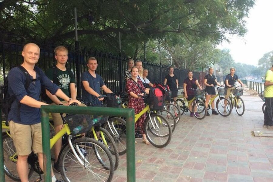 Old Delhi: 3.5-Hour Small-Group Bike Tour with Breakfast - Key points at a glance