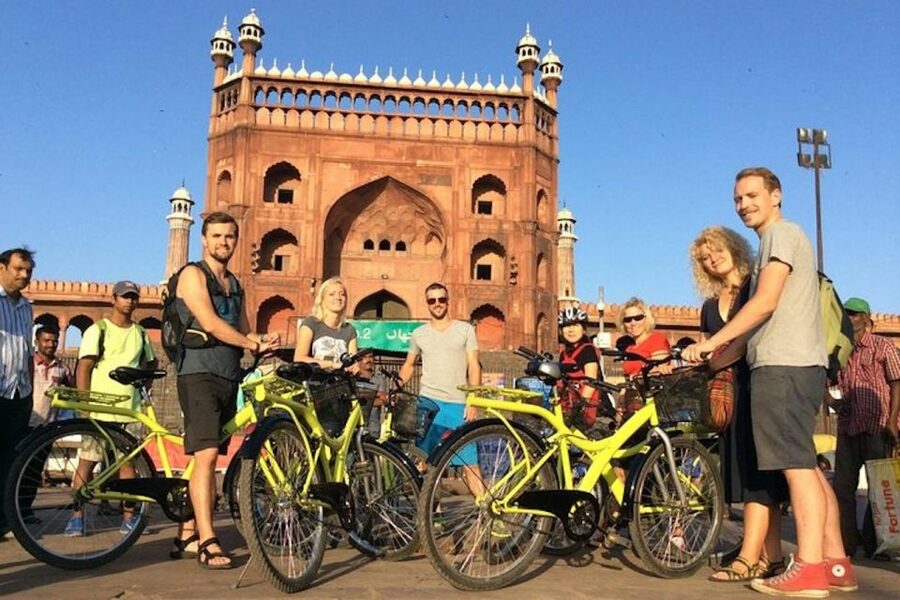 Old Delhi: 3.5-Hour Small-Group Bike Tour with Breakfast - Jama Masjid and the old quarter