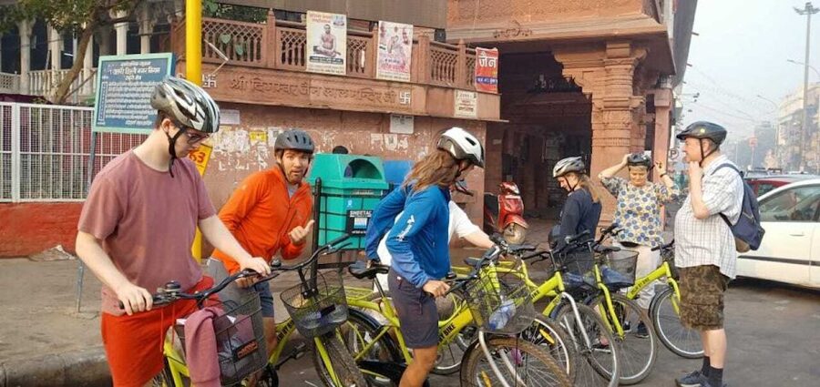 Old Delhi: 3.5-Hour Small-Group Bike Tour with Breakfast - The Red Fort from the bicycle route