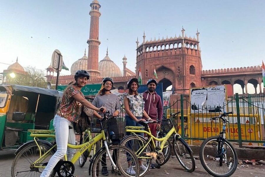 Old Delhi: 3.5-Hour Small-Group Bike Tour with Breakfast - Meeting Vishnu and setting off by bicycle