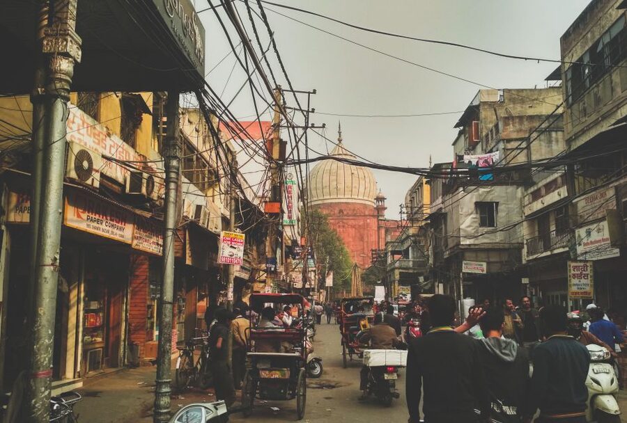 Old Delhi: 3-Hour Tuk-Tuk/Rickshaw Tour - Gurudwara Sis Ganj and the meaning of langar