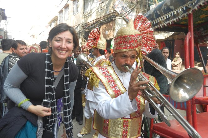 Old Delhi Food, Heritage&Cultural Walk with Rickshaw ride to Masterji Kee Haveli - A rickshaw ride that changes the pace