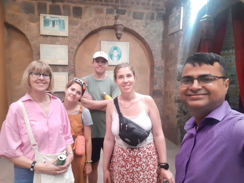 Old Delhi: Spices, Heritage and Bazaars Walking Tour - Jama Masjid and the first view over Old Delhi