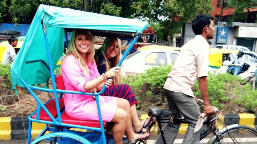 Old & New Delhi Guided City Tour: Half or Full Day Available - Gurudwara Bangla Sahib and Sikh hospitality