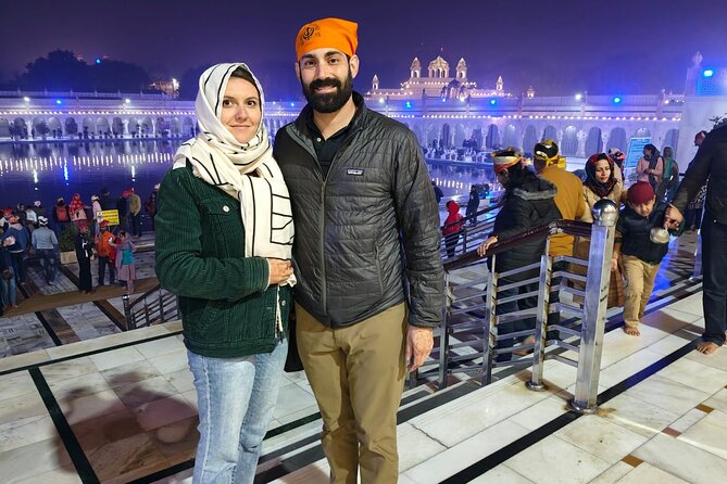 Old & New Delhi Private Tour - Female Guide & Rickshaw - A quiet pause at Bangla Sahib Gurudwara